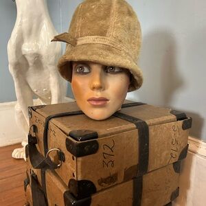 Vintage Nadelle in Montreal Cloche Stylish Tan Women's Hat